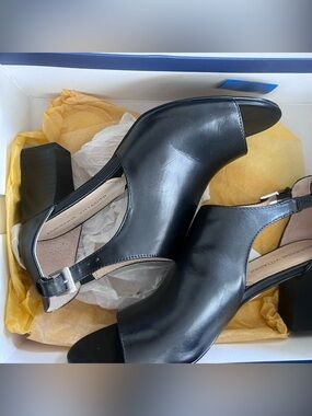 Adrienne Vittadini Black open Toe block heeled bootie